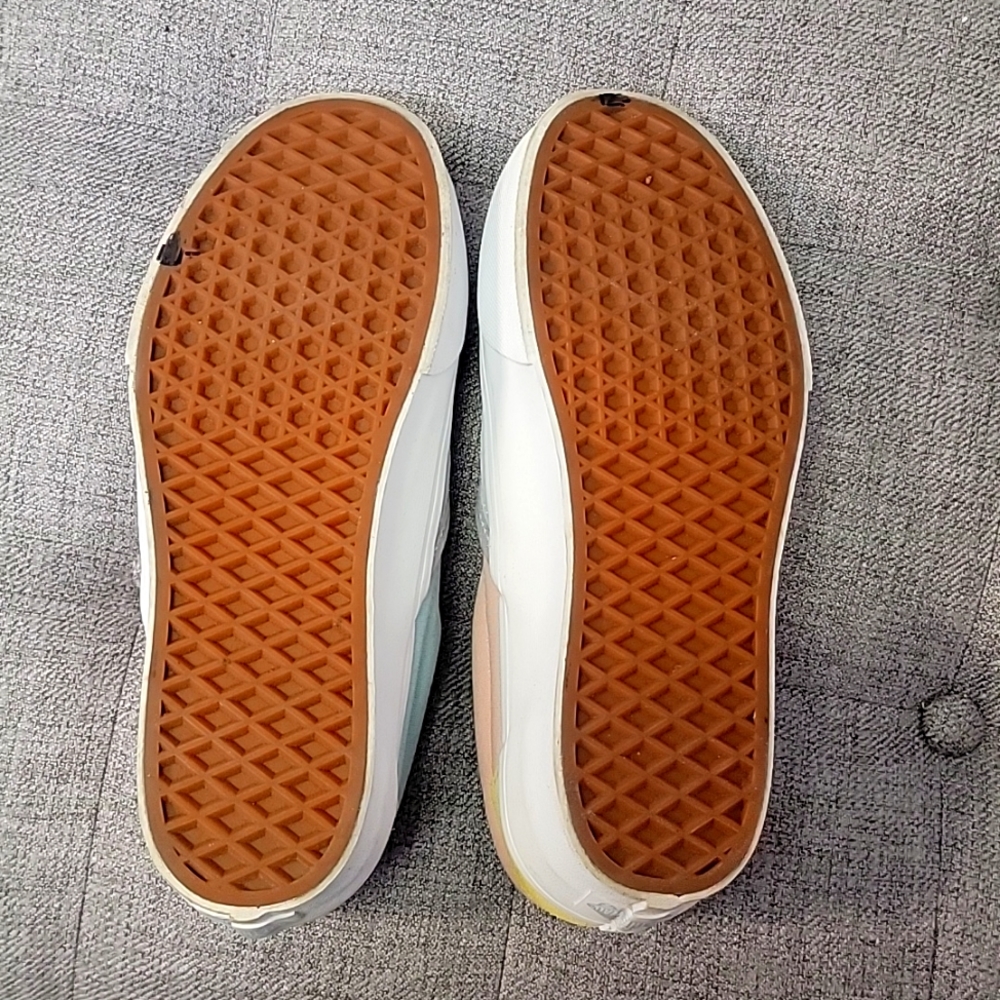 VANS - Picture 3 of 4